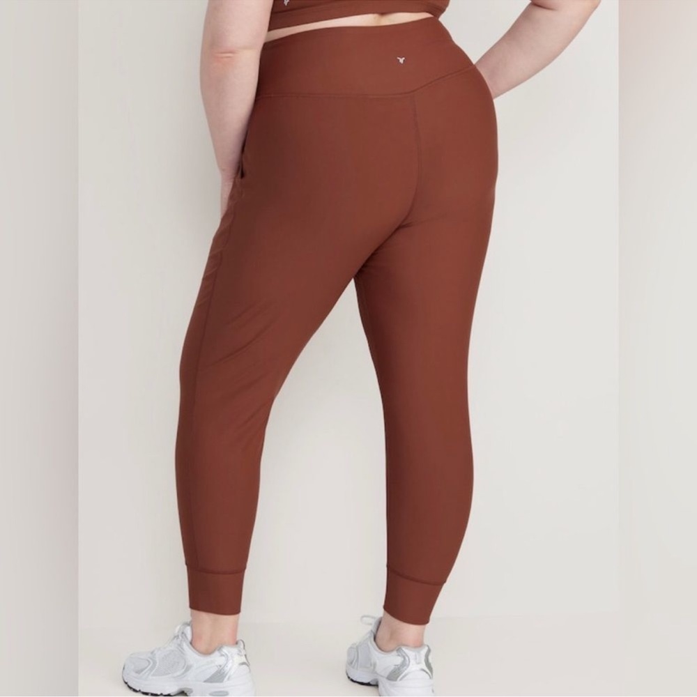 High-Rise Ankle Joggers